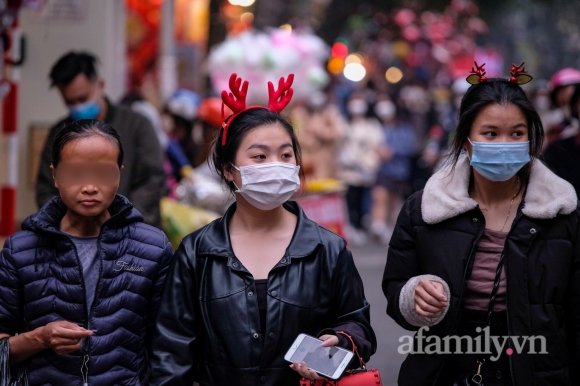 3 Ha Noi Vua Ghi Nhan So F0 Cao Nhat Tu Truoc Den Nay Nguoi Dan Van Do Xo Len Hang Ma Nha Tho Lon Vui Choi Giang Sinh