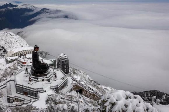 2 Un Un Dat Tour Len Sa Pa An Ngu Dinh Fansipan Cho San Tuyet