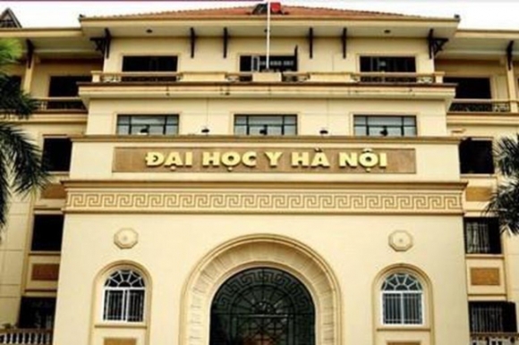 1 Dh Y Ha Noi Len Tieng Vu Hieu Truong Bi To Ga Tinh Nu Sinh