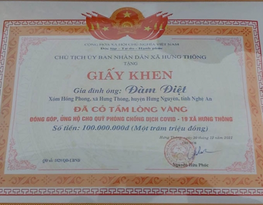 3 Vo Chong Ong Lao Ung Ho 100 Trieu Dong Chong Covid 19