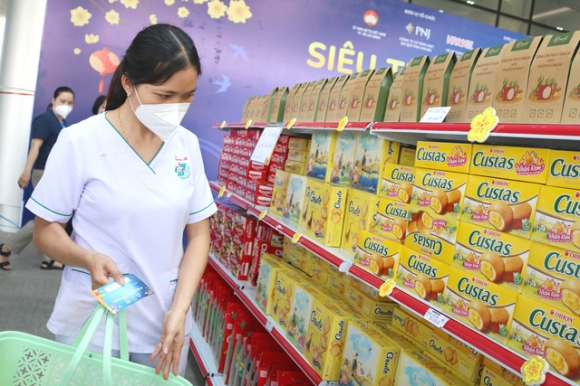 8 Sieu Thi 0 Dong Duong Hoa Xuan Don Benh Nhan Nhan Vien Y Te