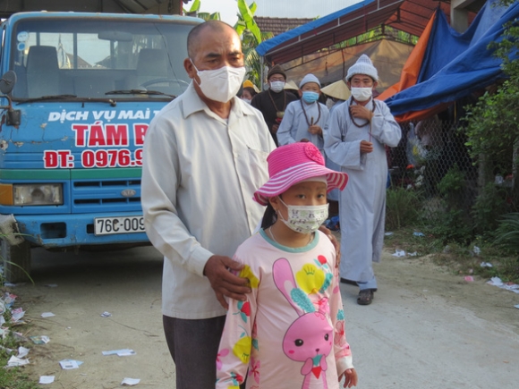 1 Duong Ve Que Quang Ngai Cua Vo Chong Ngheo Dung Mai Mai O Binh Dinh