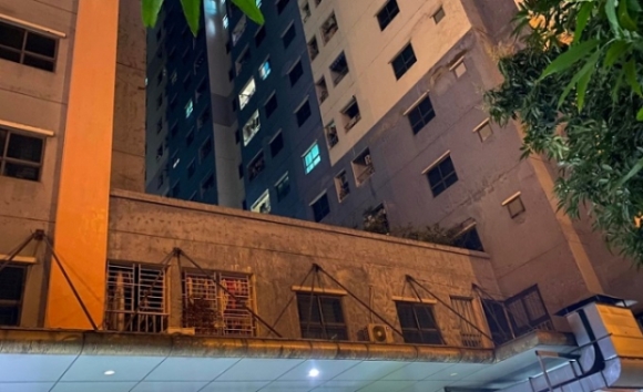 1 Ha Noi Nam Thanh Nien Nhay Lau Chung Cu De Lai Thu Tuyet Menh