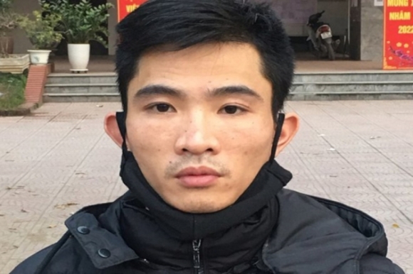 2 Be 3 Tuoi O Ha Noi Bi Ghim Dinh Vao Dau Van Chua The Phau Thuat