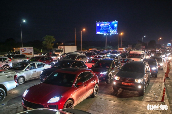 1 Nguoi Dan Tro Lai Ha Noi Som Cao Toc Phap Van   Cau Gie Un U Keo Dai