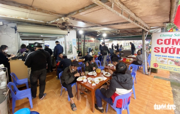 2 Vi Sao Quan An Nha Hang O Tp Vinh Noi Ban Mang Ve Noi Tai Cho