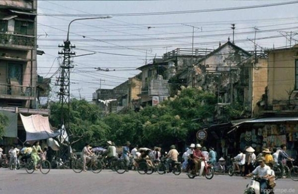 2 Giao Thong Ha Noi Nam 1991 Qua Ong Kinh Nhiep Anh Gia Duc