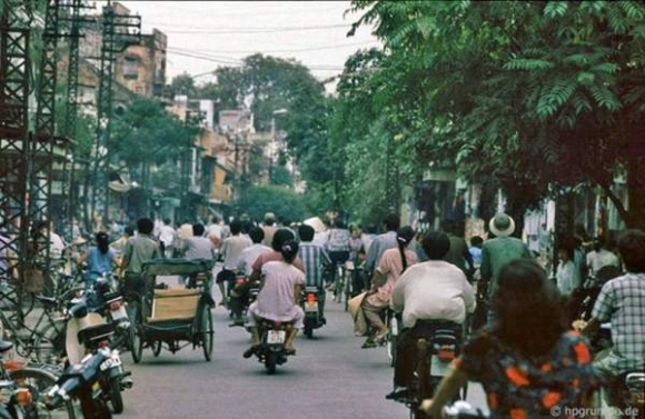 3 Giao Thong Ha Noi Nam 1991 Qua Ong Kinh Nhiep Anh Gia Duc