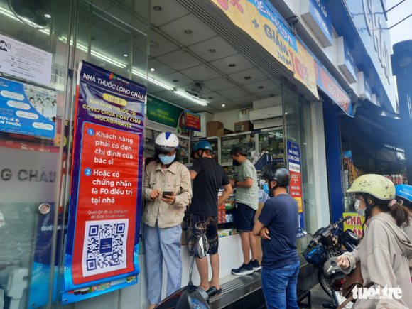 1 Ngay Thu 2 Ban Thuoc Dieu Tri Covid 19 Nguoi Dan Mua Dong Hon