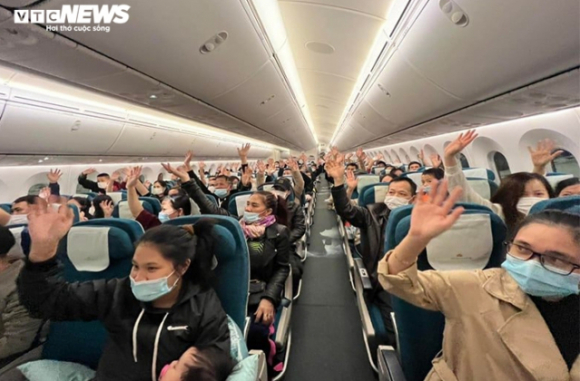 8 Anh 287 Nguoi Viet O Ukraine Tren Chuyen Bay Ve Nuoc