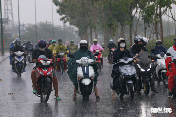 2 Tphcm Mua Trang Troi Giai Nhiet Giua Trua Nang