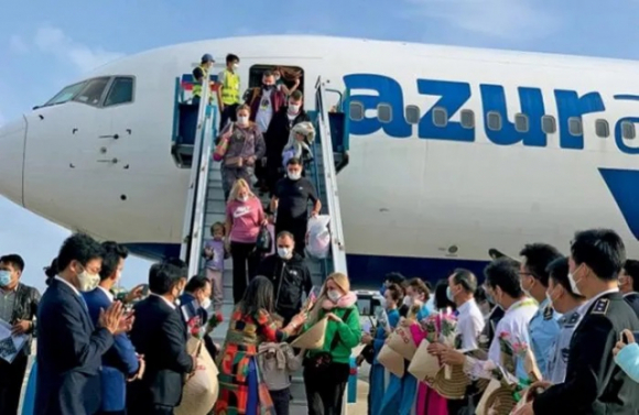 1 Lao Dao Khi Du Khach Nga Sut Giam Vi Chien Su