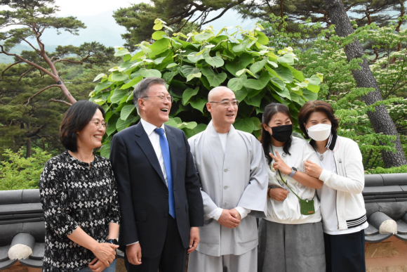 4 Cuoc Song Vui Thu Dien Vien Cua Cuu Tong Thong Han Quoc Moon Jae In