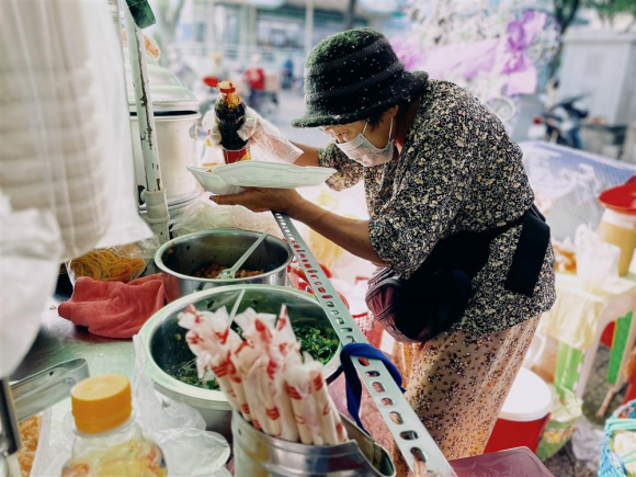 1 Gia Xang Tang Cao Ky Luc Va Ganh Nang Bao Gia De Len Vai Lao Dong Ngheo O Tphcm Da Kho Nay Kho Them