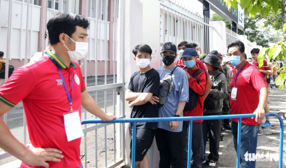 5 Nguoi Sai Gon Doi Nang Hon 3 Tieng De Mua Ve Tran Viet Nam   Afghanistan
