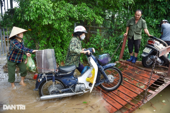 3 Hai Ngay Sau Con Mua Lon Nguoi Ha Noi Di Do Qua Doan Ngap