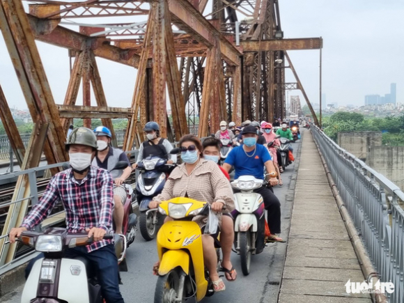1 Cau Long Bien Hu Hong Nang Ha Noi Lap To Chuyen Gia Sua Chua