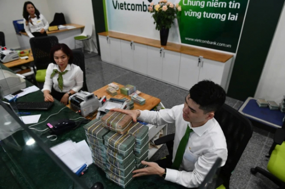 3 Nhieu Ngan Hang Nang Lai Suat Huy Dong Vuot 7nam