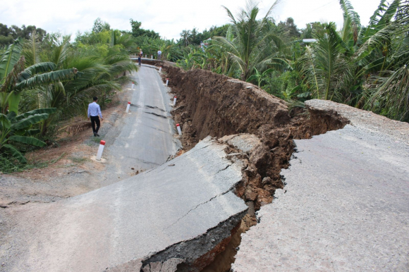 2 Duong Sut Lun Sau 5m O Long An Vua Dua Vao Su Dung Khoang 2 Tuan