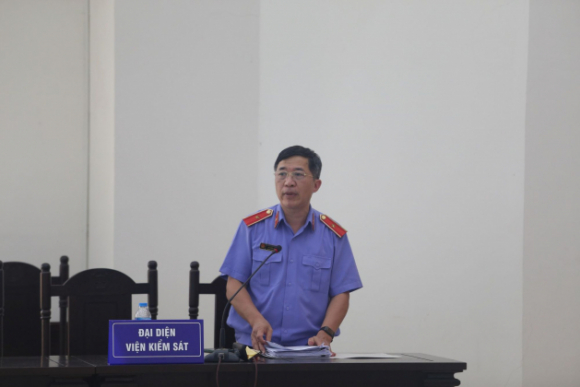 2 Ong Nguyen Duc Chung Khong Con Keu Oan De Phien Toa Som Khep Lai