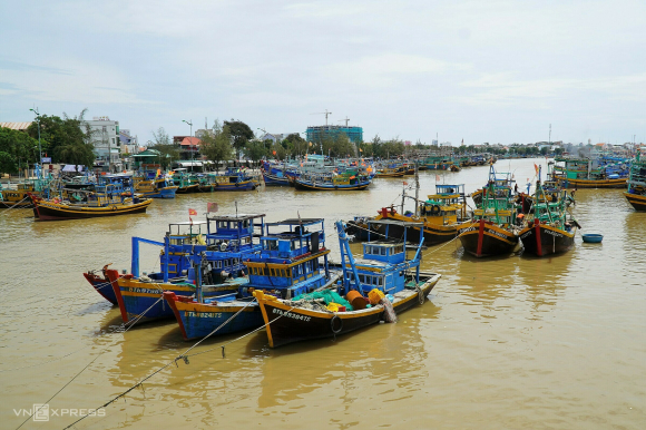 1 Tau Cho 18 Nguoi Nghi Mat Tich Ngoai Khoi