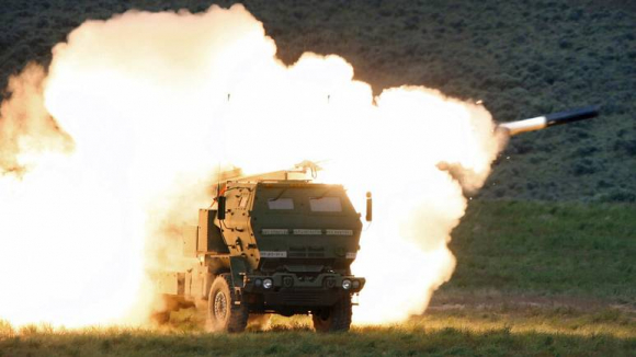 2 Nguoi Nga O Ukraine Hoang So Truoc Be Phong Ten Lua M142 Himars Cua My