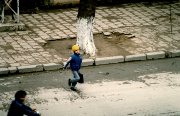 1 Loat Anh Mot Thoi De Nho Ve Tre Em Ha Noi Hau Bao Cap