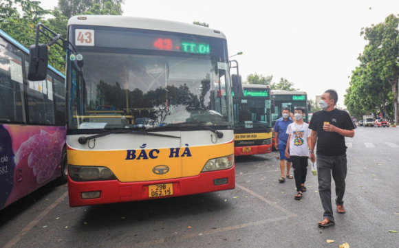 2 Duoc Tro Gia Uu Dai Du Duong Vi Sao Nguoi Dan Quay Lung Voi Xe Buyt