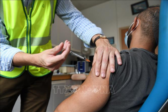 1 Nguoi Dan Phap Tich Cuc Tiem Vaccine Phong Benh Dau Mua Khi