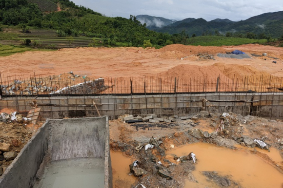 3 Lu Bun Vui Lap Nha Cua Nguoi Dan Ngong Dat Tai Dinh Cu