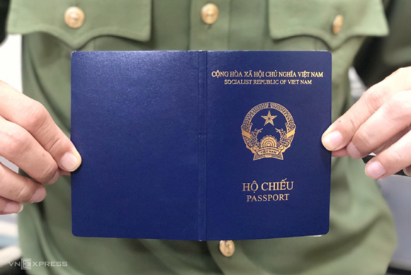 1 Tay Ban Nha Ngung Cap Visa Cho Ho Chieu Viet Nam Mau Moi