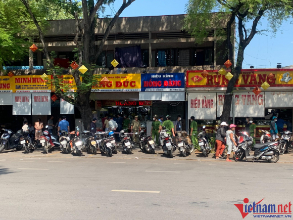 2 Khoi To Nguyen Dai Uy Trai Giam No Sung Cuop Tiem Vang O Hue