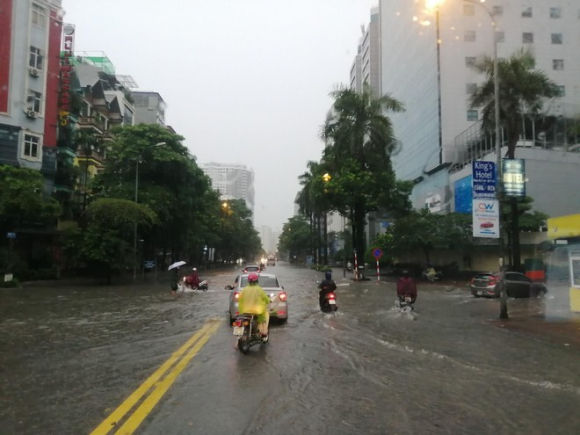 6 Mua Ky Luc Keo Dai Duong Pho Ha Noi Nhieu Noi Menh Mong Nuoc