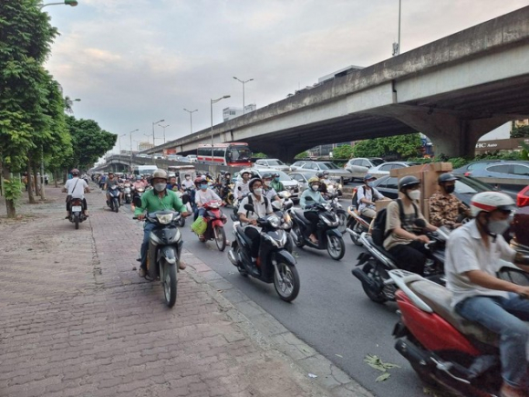 2 Un Un Tung Doan Nguoi Roi Thu Do Trong Dem Ve Que Nghi Le 2 9