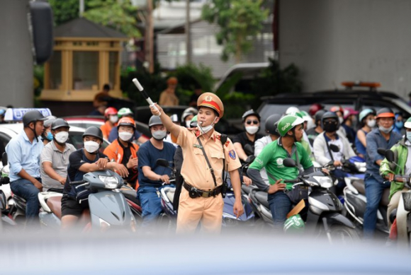 3 Un Un Tung Doan Nguoi Roi Thu Do Trong Dem Ve Que Nghi Le 2 9