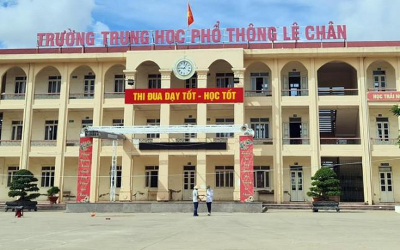 1 Hai Phong Buc Xuc Vi Con Vua Vao Lop 10 Phai Gop Tien Xay Tram Bien Ap Cho Truong