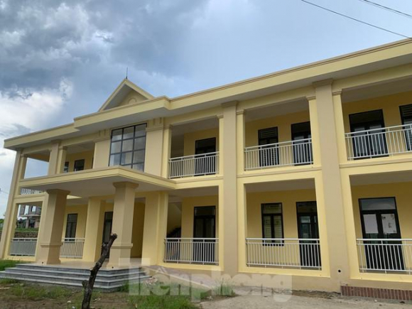 3 Phu Huynh Buc Xuc Vi Hoc Sinh Muon Den Truong Phai Tu Bo Tien Mua Ban Ghe