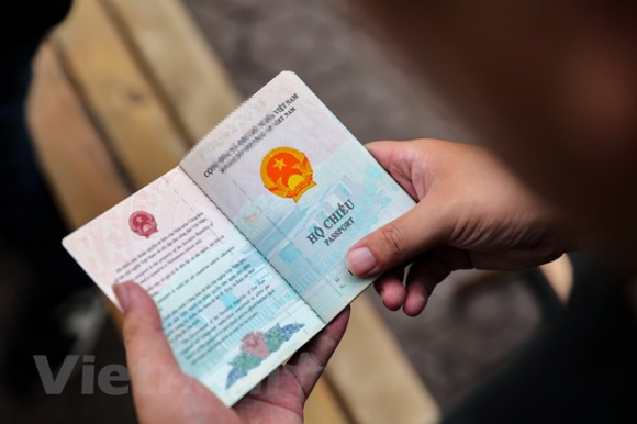 1 Bo Cong An Se In Thong Tin Noi Sinh Vao Muc Bi Chu Cua Ho Chieu Pho Thong