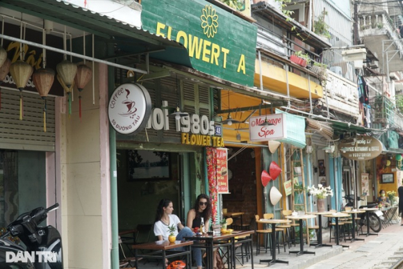 1 Khong Co Ca Phe Duong Tau Ha Noi Van Con Nhieu Diem Den Hap Dan An Toan