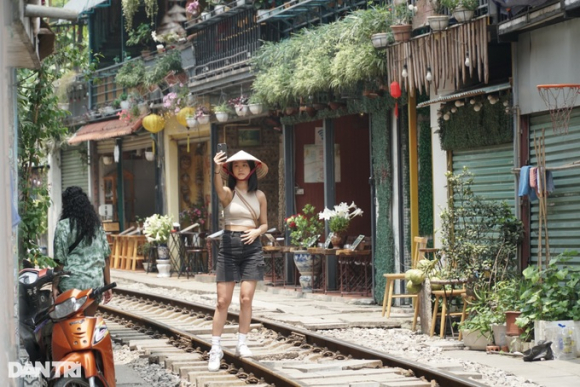 2 Khong Co Ca Phe Duong Tau Ha Noi Van Con Nhieu Diem Den Hap Dan An Toan