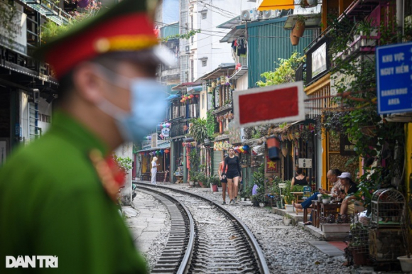3 Khong Co Ca Phe Duong Tau Ha Noi Van Con Nhieu Diem Den Hap Dan An Toan