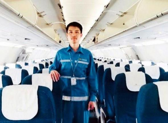 1 Hanh Khach De Quen 24 Ty Dong Tren May Bay Duoc Nhan Vien Mat Dat Tra Lai