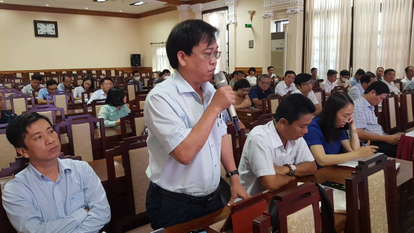 2 Lanh Dao Tinh Len Tieng Vu Nhieu Giao Vien Hue Su Dung Bang Gia