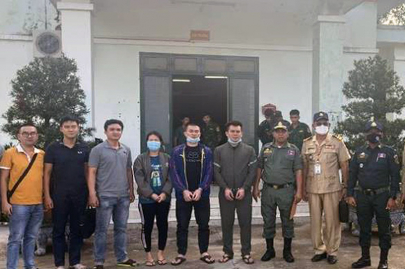 1 Cong An Dong Nai Bat Giam Them 2 Nguoi Trong Duong Day Dua Nguoi Sang Campuchia