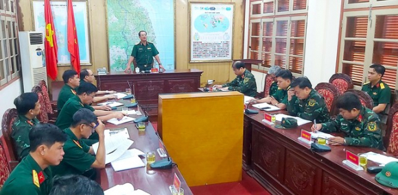 1 Quan Doi Dieu Dong May Bay Xe Thiet Giap San Sang Giup Dan Chong Bao
