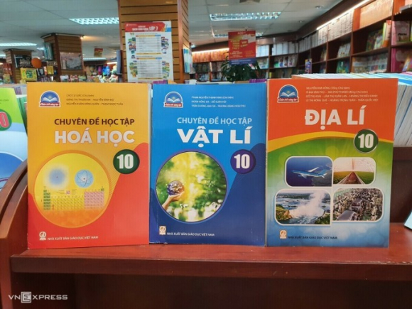 1 Hon 1000 Tien Si Bien Soan Sach Giao Khoa Moi