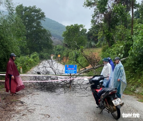 4 Loc Xoay Lam Nha Dan Toc Mai Nuoc Lu Chia Cat Nhieu Ho Dan Ha Tinh