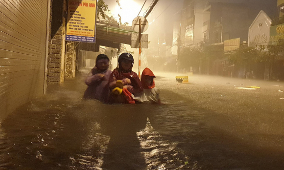 1 Da Nang Ngap Mot Met Nhieu Nguoi Dan Keu Cuu