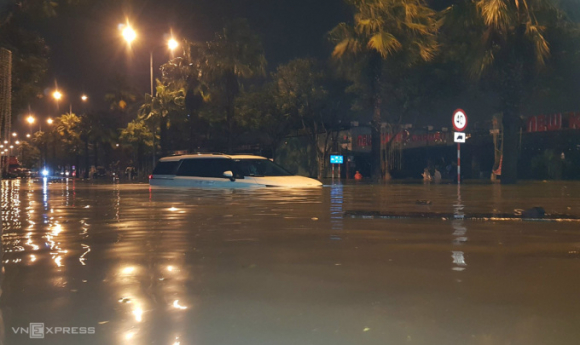 4 Da Nang Ngap Mot Met Nhieu Nguoi Dan Keu Cuu