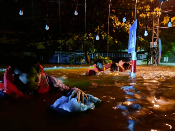 7 Xuyen Dem Cuu Nguoi Mac Ket Trong Bien Nuoc O Da Nang